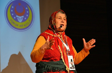 Tarladan New York Sahnelerine: Bir Hayalin Peşinde Ümmiye Koçak